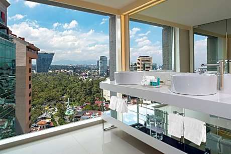 Deluxe Room, 1 King Bed, City View