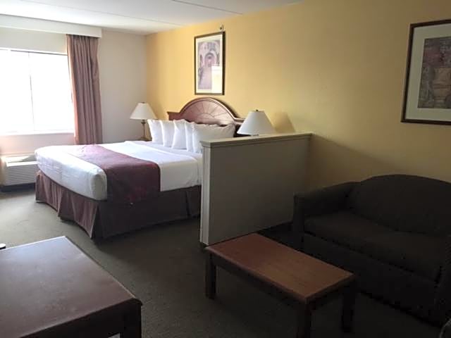 Days Inn & Suites by Wyndham Laurel Near Fort Meade