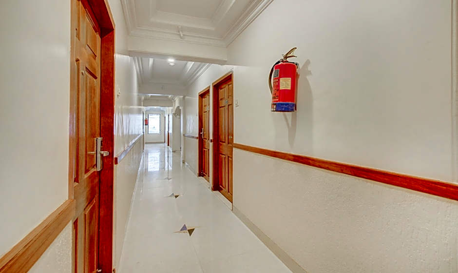 Treebo Cruz Royale Santacruz West