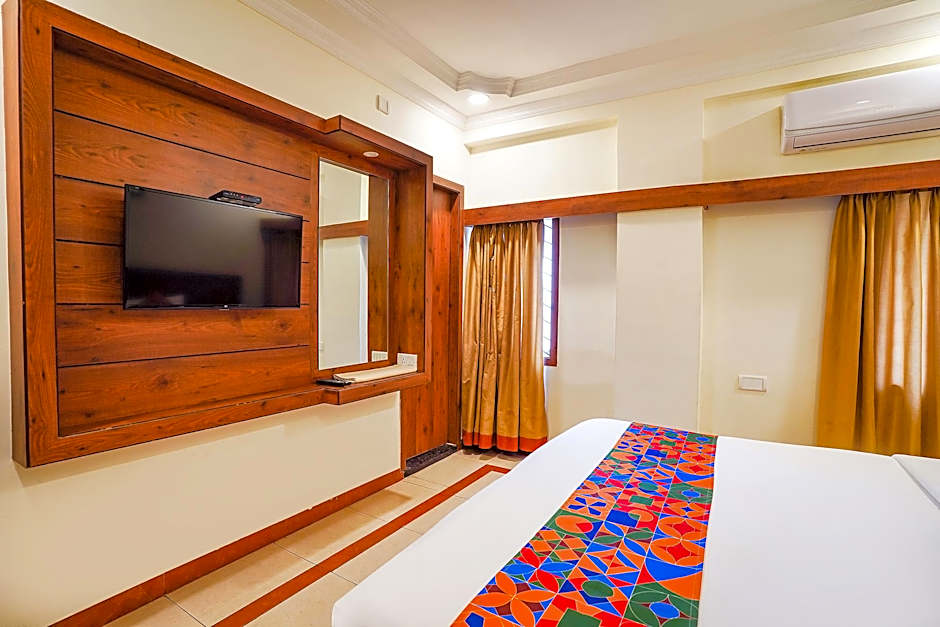 FabHotel Savi Inn - Nr. Mantri Square Mall