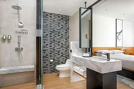 Deluxe Guest room, 2 Twin, City view