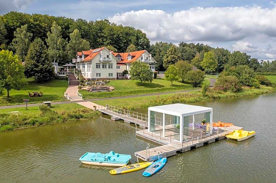 Zdjęcie 1 z 50 — Lakeside Resort Michaela