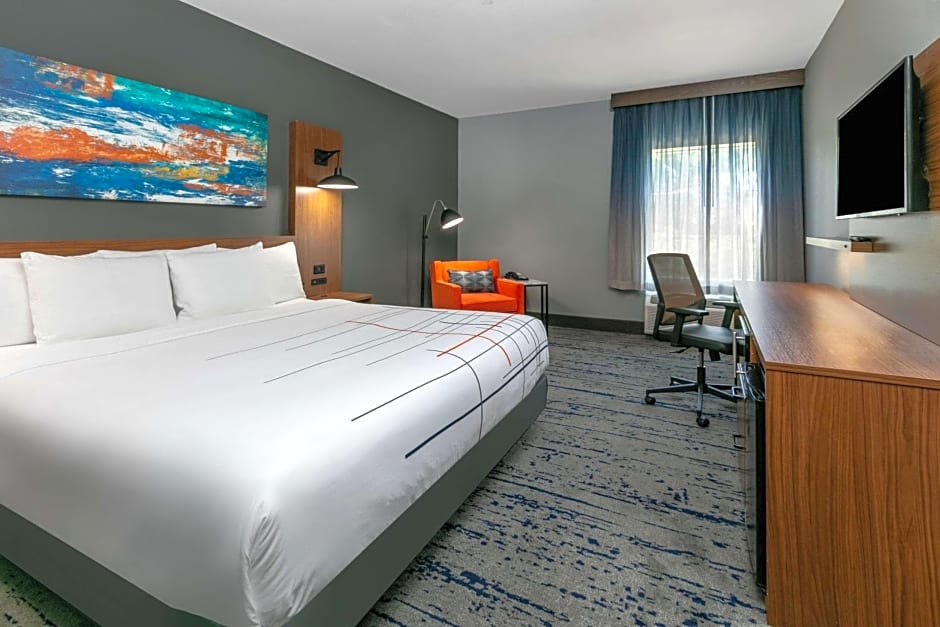 La Quinta Inn & Suites by Wyndham Jacksonville TX