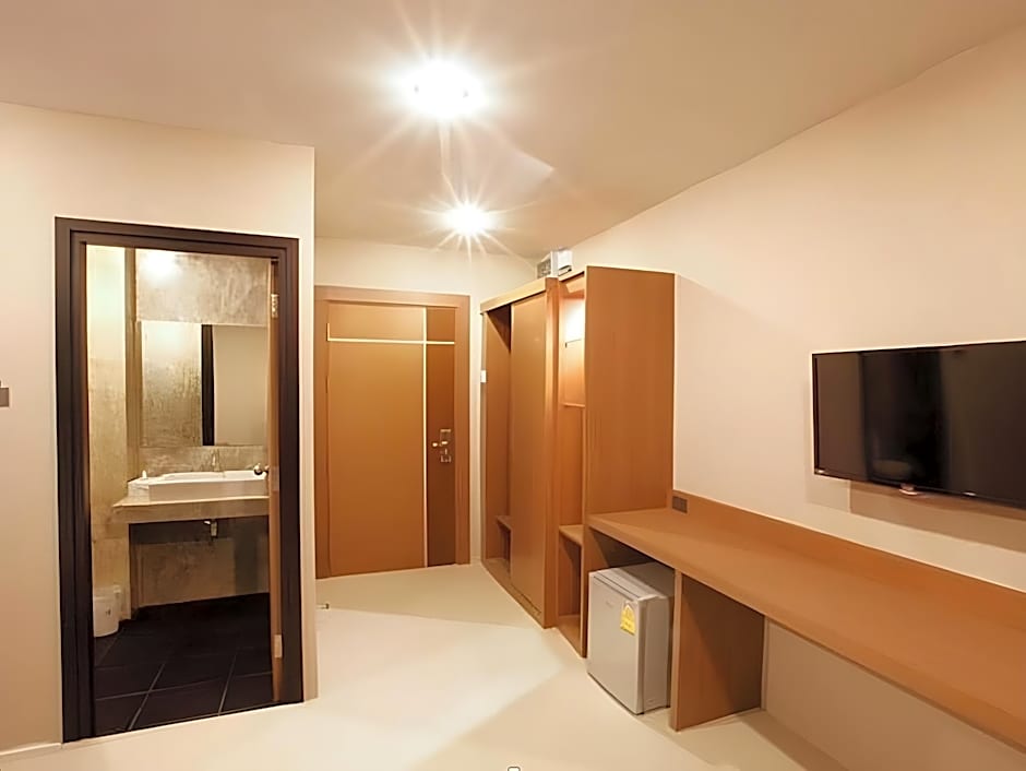 The Plubpla Serviced Apartment