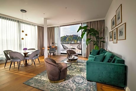 "Above the City" Suite with Terrace and Castle View