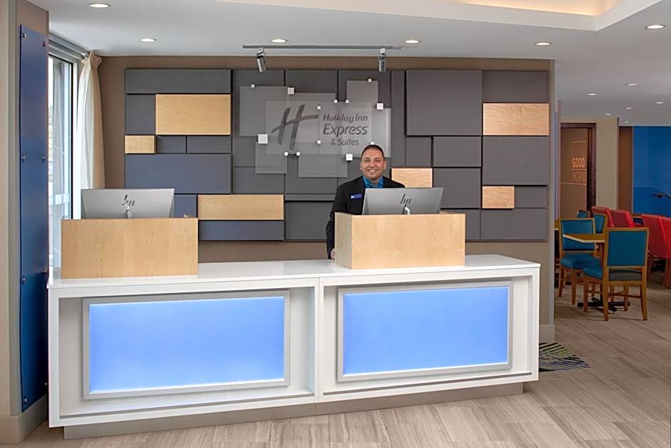 Holiday Inn Express & Suites Woodside LaGuardia Airport By IHG