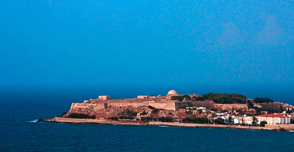 Leonidas Hotel & Apartments