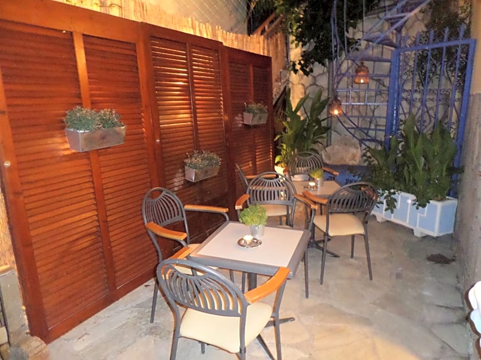 Artemis Studios & Apartments