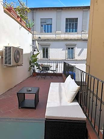 Mini casa con terrazzo in centro