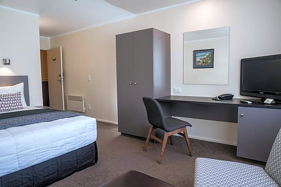 West Plaza Hotel
