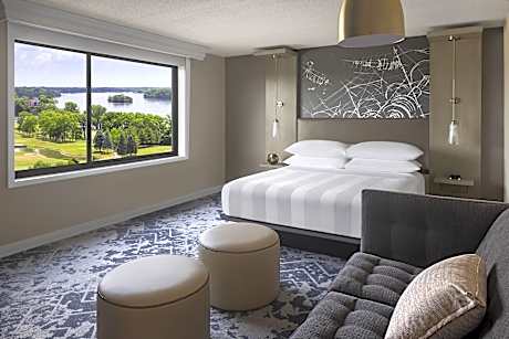 1 Bedroom Executive Suite, 1 King, Non-Private Sofa bed, Ford Lake view, Partial Golf view