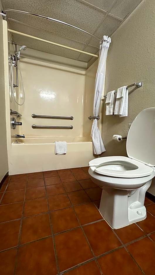 Quality Inn West