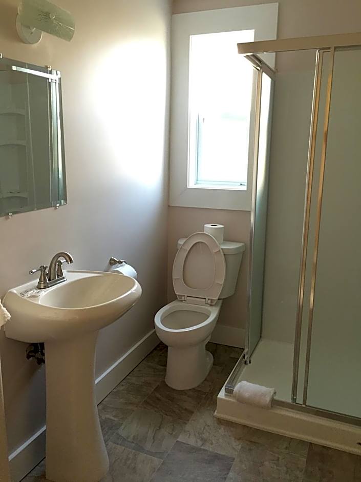 Admiral's Quay Motel & Suites