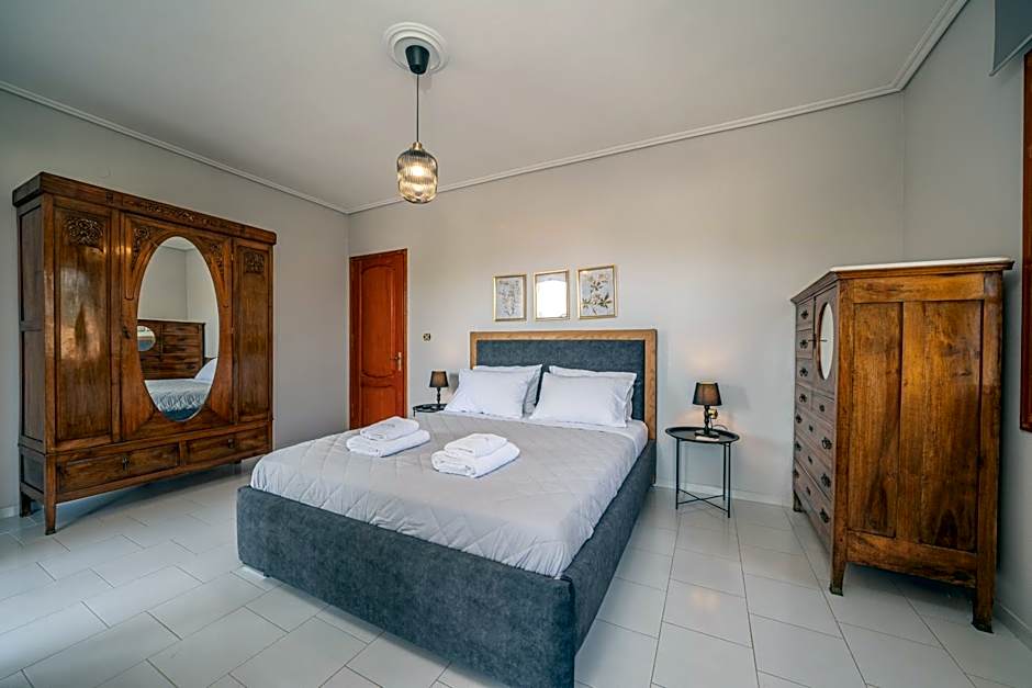 Mary's Studios & Apartment