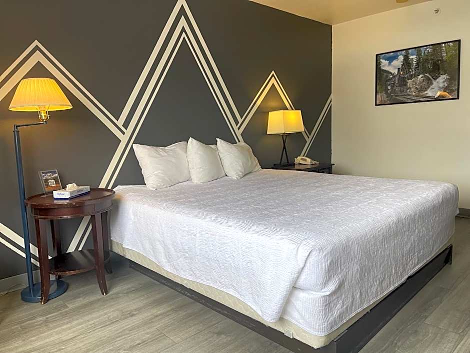 The Junction Hotel and Hostel