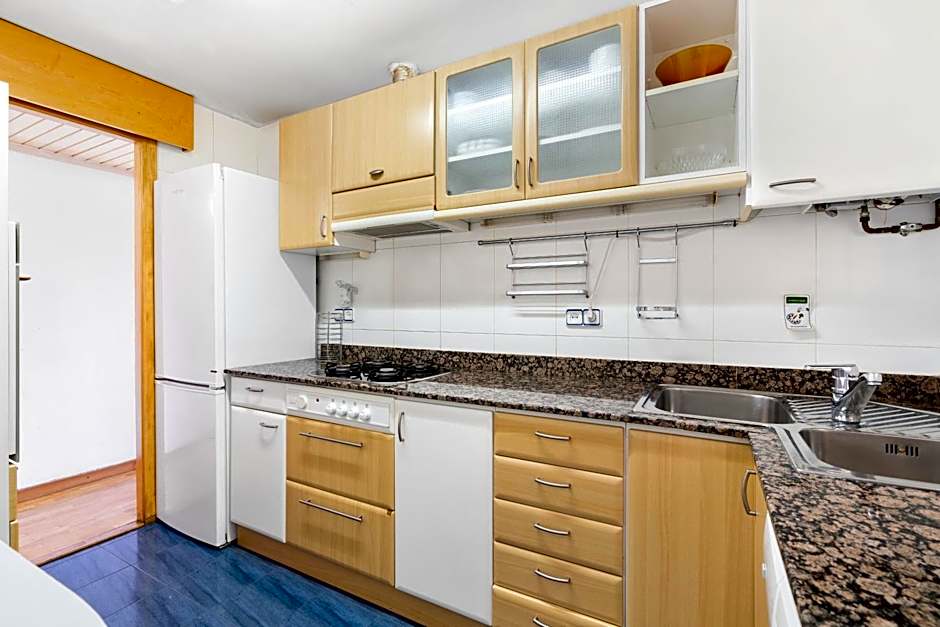 Stylish 4br City View Apt Near Sagrada Familia