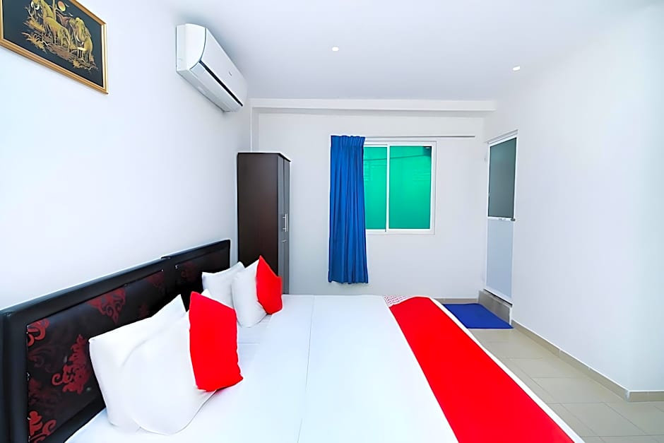 Green Palace Inn