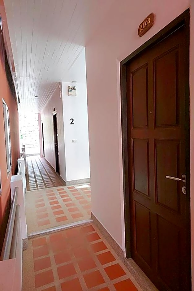 Aromdee @Naithon Beach