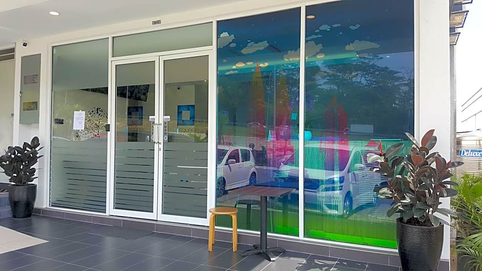 9 Square Hotel - Sri Kembangan