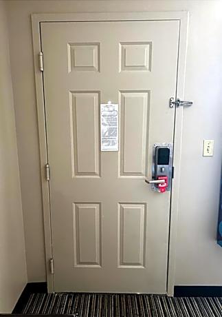 Quadruple Room with Two Queen Beds - Smoking