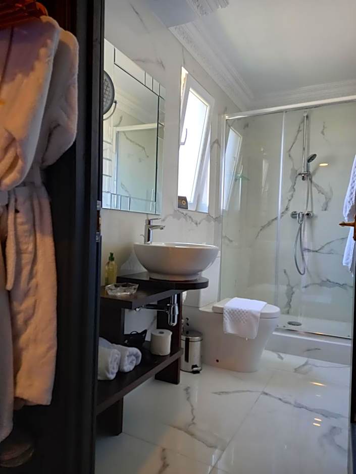 Julina Boutique Living
