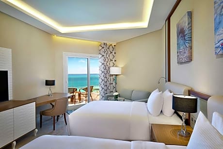 Superior Twin Room with Sea View and Balcony