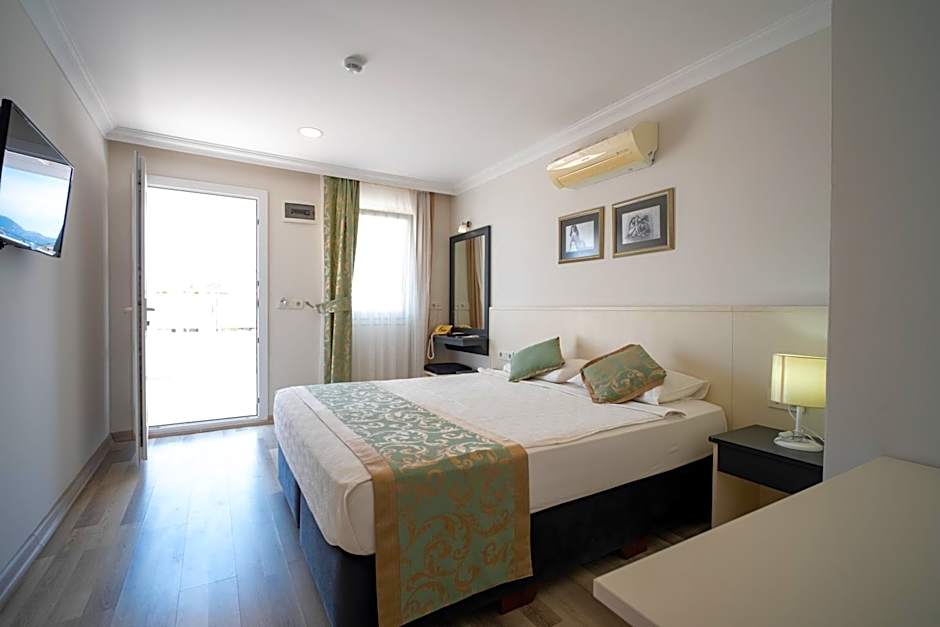 Artemis Hotel