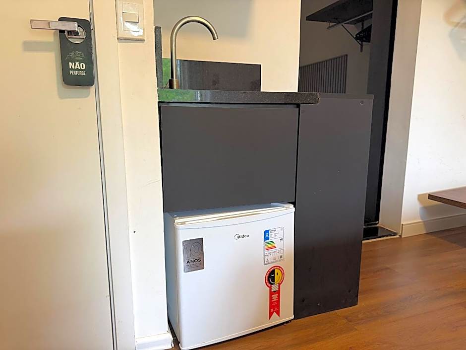 Suite with Hot and Cold Air Conditioning