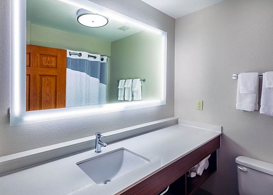 Holiday Inn Express Hotel and Suites Jenks By IHG