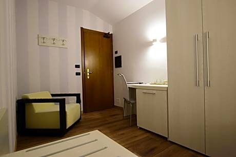 Deluxe Double or Twin Room with Lake View