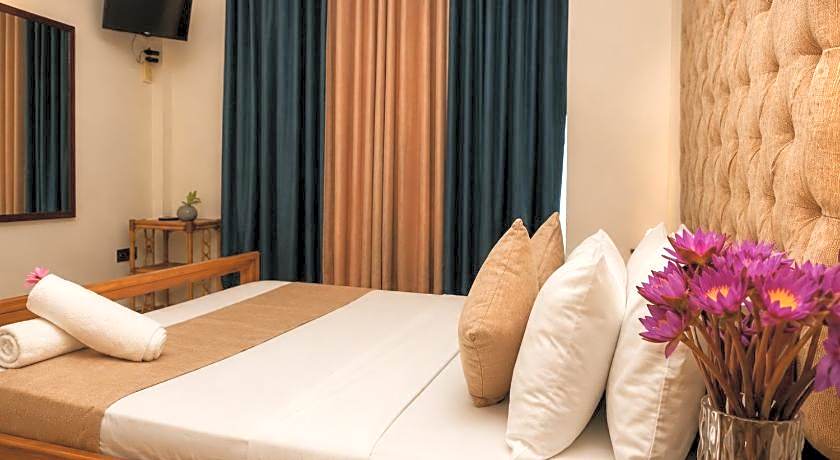 Queens Beach Hotel