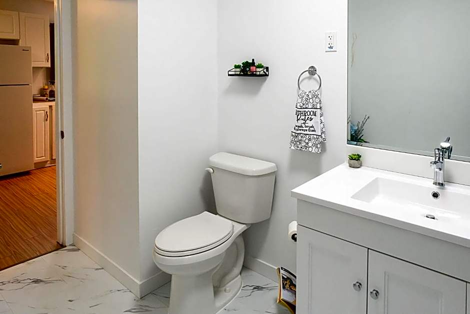 Cozy Cabin in the Forest w BBQ Firepit and More