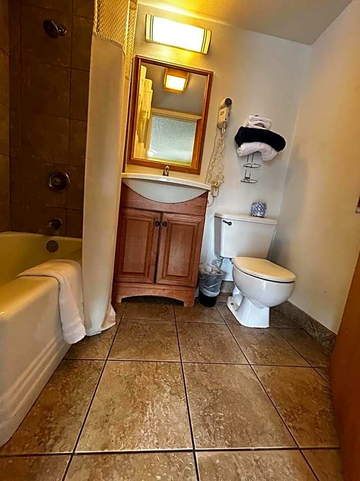 Travelers Inn by OYO Longview Kelso