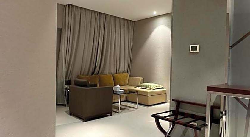 Versailles by Vieras Hotel