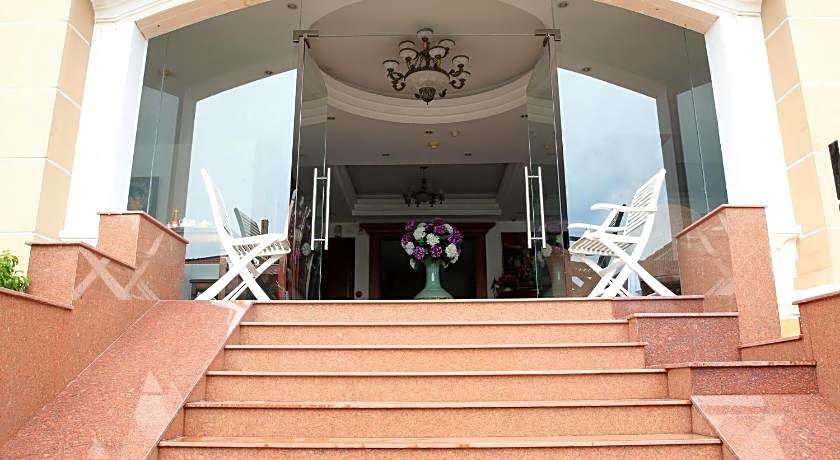 Hoa Phat Hotel & Apartment