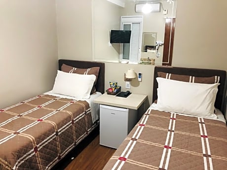 Twin Room with Air-Conditioning