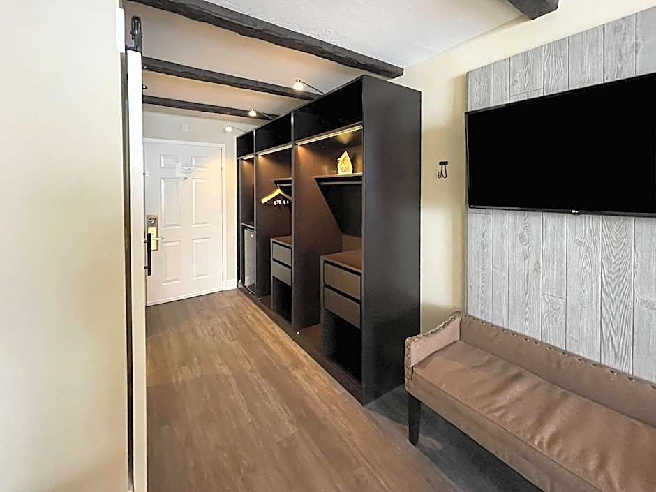 The Century House, an Ascend Collection Hotel