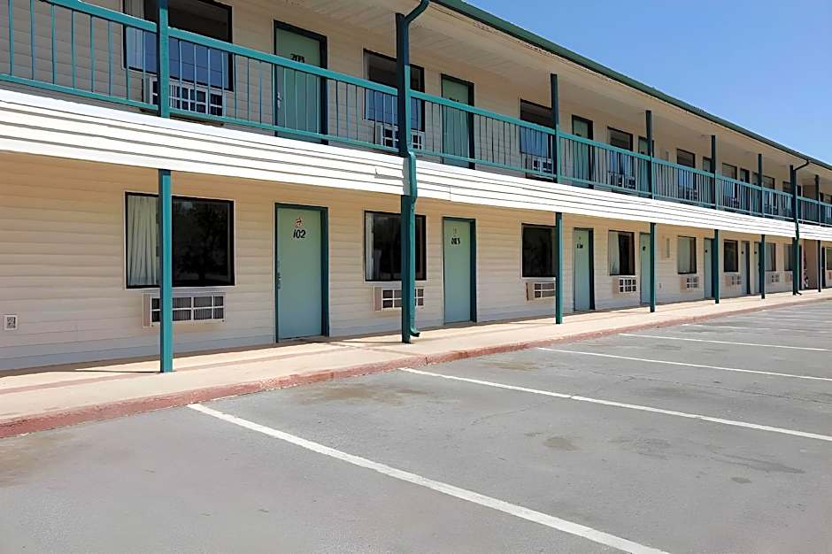 Econo Lodge Inn & Suites