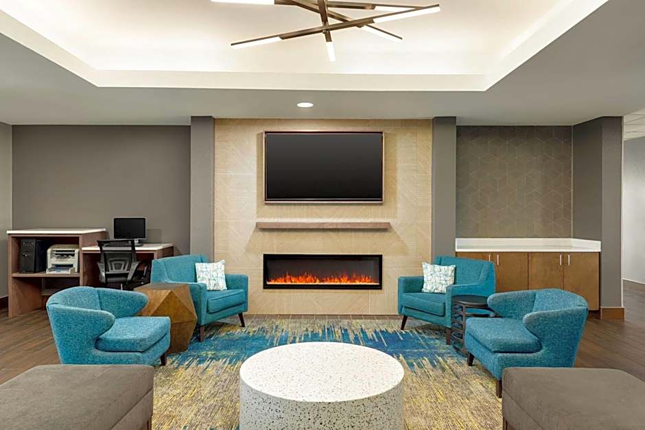 La Quinta Inn & Suites by Wyndham Shawnee