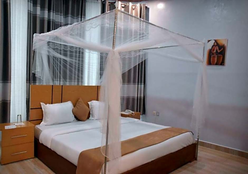 Chimpanzee Lodge