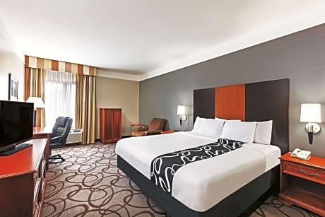 1 King Bed Non-Smoking