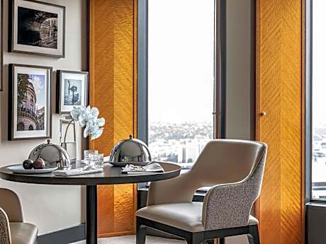 Luxury Club King Room with City View - Club Lounge Access