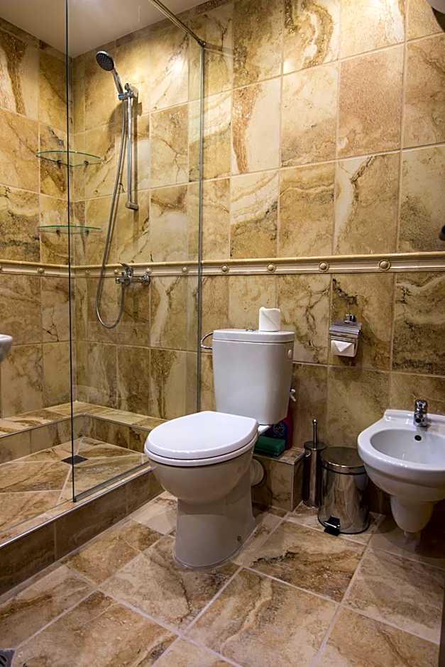 Guest Rooms Old Captain