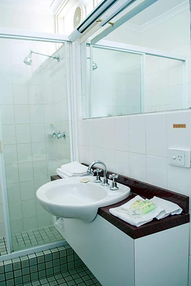 Alexander Motor Inn & Apartments