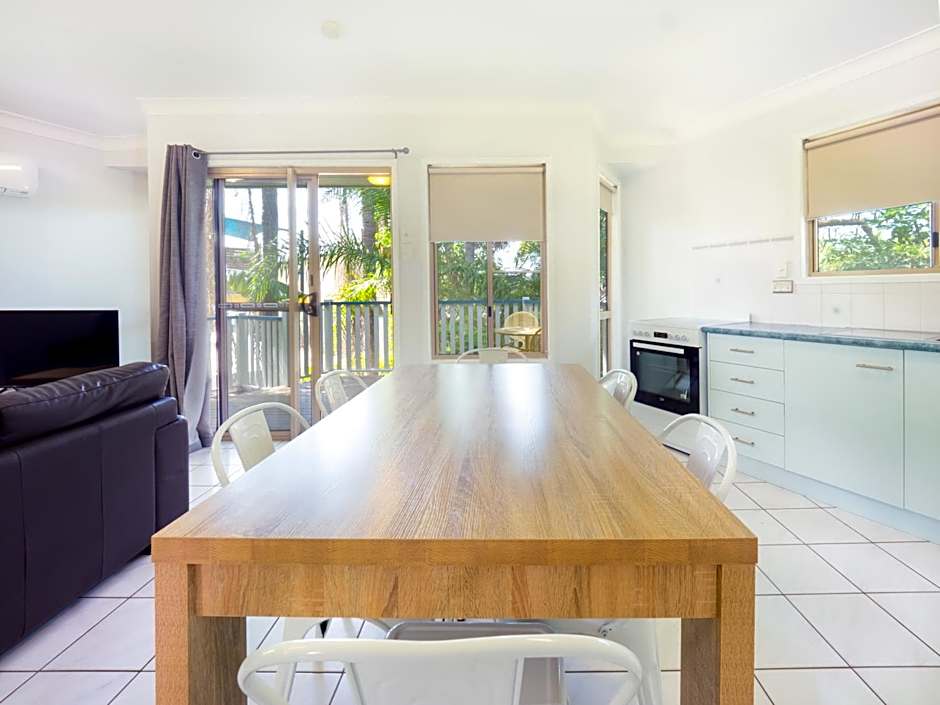 Boyne Island Motel and Villas