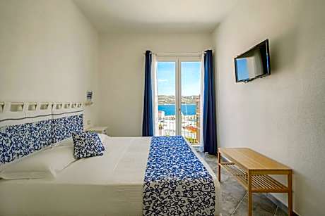 Double or Twin Room with Sea View