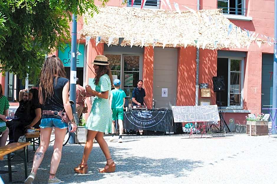 La Maison Rouge - Backpacker Hostel