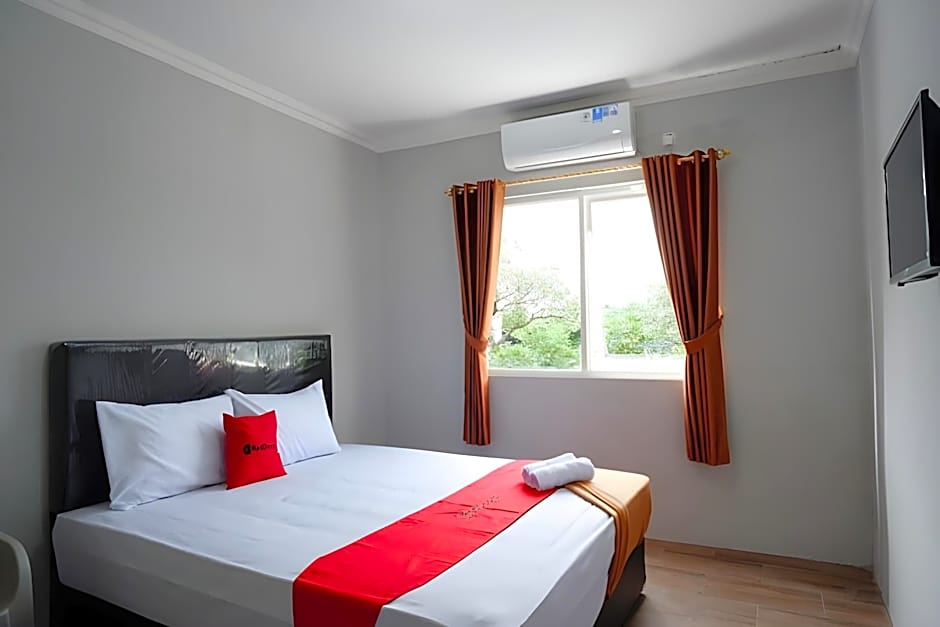 RedDoorz @ City Park Medoho Semarang