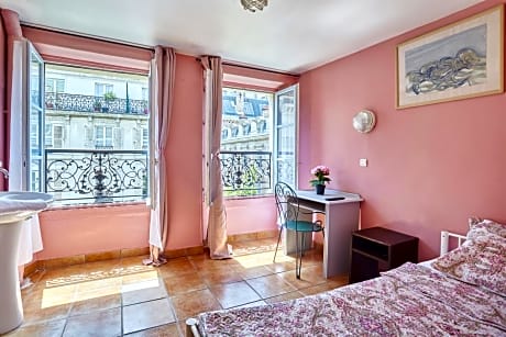 Single Room with Shared Bathroom