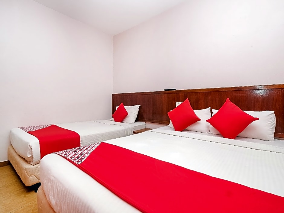 OYO 984 Kings Hotel